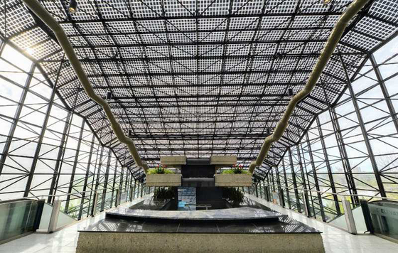 Le panneau solaire gâché modelé clair courbent verre photovoltaïque pour la caractéristique de module de BIPV