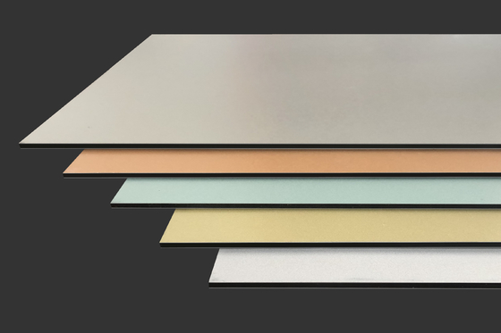 Le revêtement en aluminium d'ACM ACP panneau la feuille de construction décorative d'écran en métal de façade