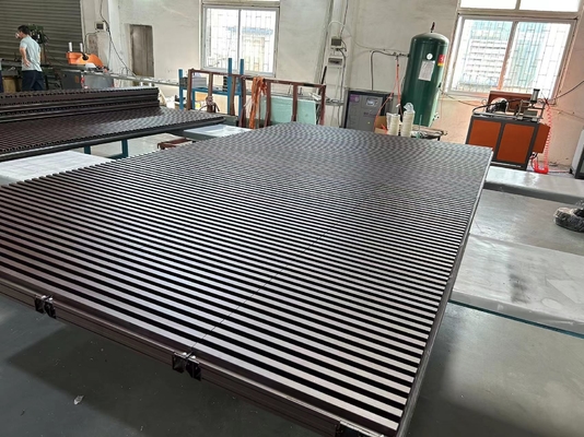 Finition bois Grains de bois Finition aluminium Ardoises moderne Pour le garage