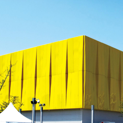 Le revêtement de colonne en aluminium coloré est un revêtement de mur extérieur en aluminium métallique moderne.