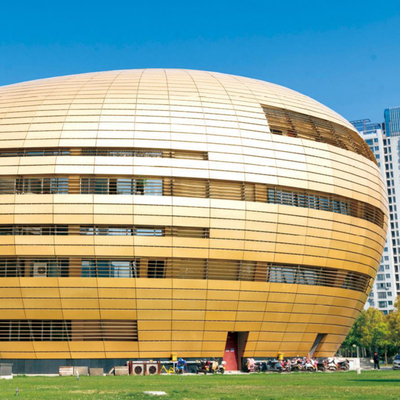 Le revêtement de colonne en aluminium coloré est un revêtement de mur extérieur en aluminium métallique moderne.
