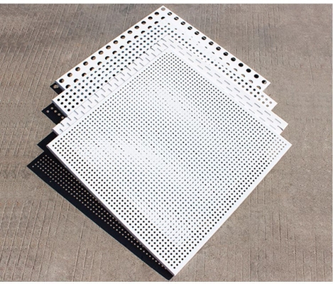 Décoration de plafond Rideau mural Honeycomb Plaque d'aluminium Tête de porte Perforée Boucle d'aluminium