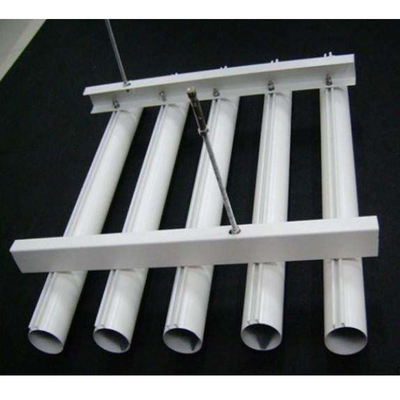 Construction décorative plafond métallique suspendu linéaire en aluminium tube rond avec maille métallique perforée