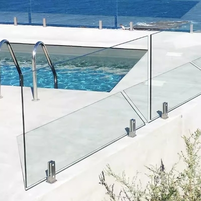 Une poignée en verre d'aluminium moderne avec 8 mm - 17,5 mm de verre