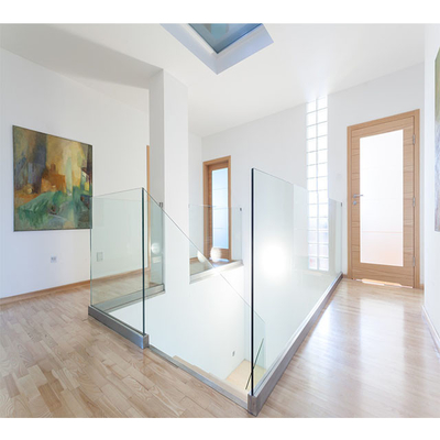 Une poignée en verre d'aluminium moderne avec 8 mm - 17,5 mm de verre