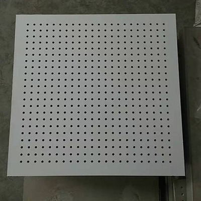 Plafond de faux carreaux de plâtre en plâtre en plâtre en plâtre recouvert de papier peint à l'arrière et à la surface
