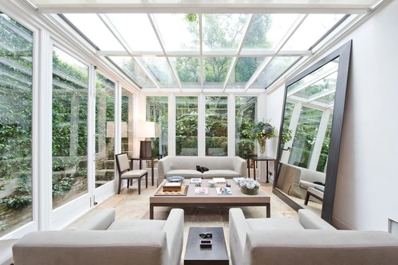 Le toit polygone moulé dans le jardin d'hiver maison en verre avec surface lisse et verre trempé