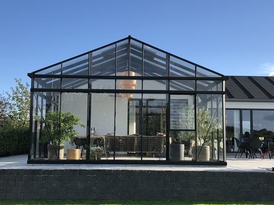 Le toit polygone moulé dans le jardin d'hiver maison en verre avec surface lisse et verre trempé