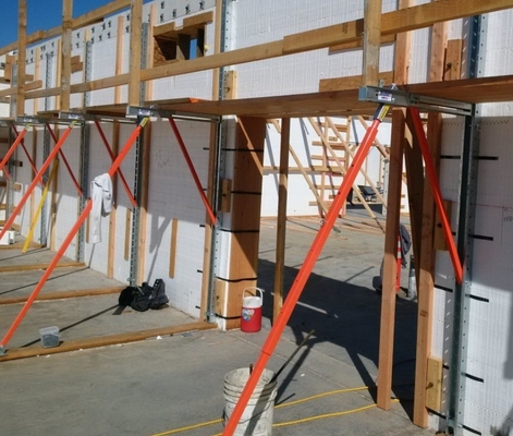 Réservations murales ICF avec accessoires en acier non allié et support en acier de construction