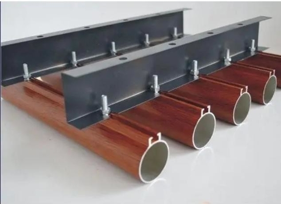 Couleur uniforme de qualité revêtement métallique d'aluminium pour les beaux plafonds suspendus plafond métallique