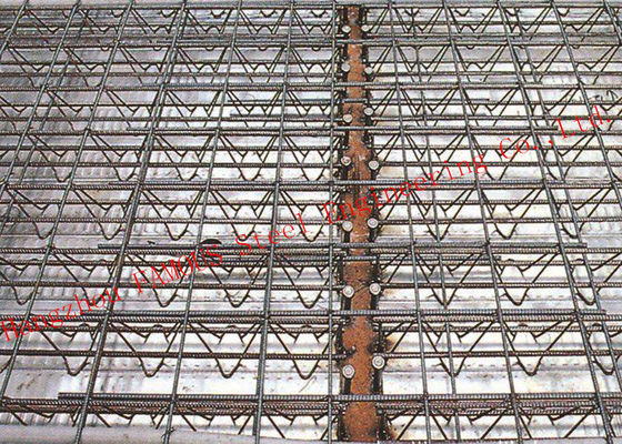Le Decking galvanisé HRB500E de plancher en métal de 11.8m a renforcé la botte de barre d'acier, Decking concret de plancher de 0.5mm