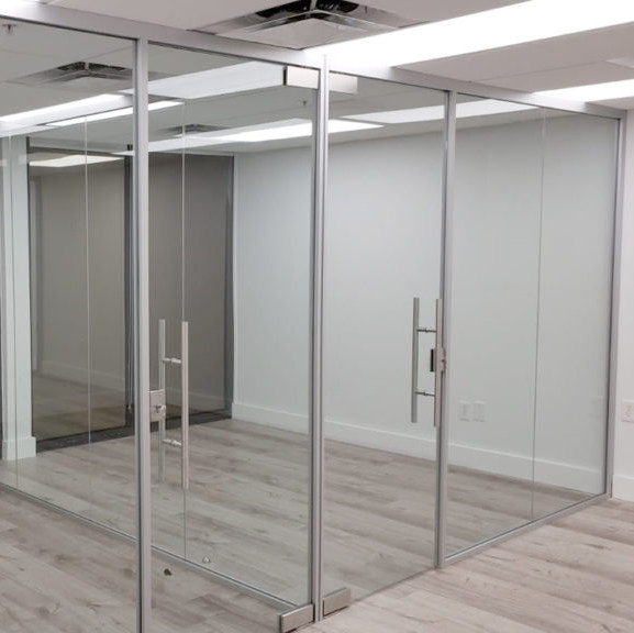 Séparations en verre Frameless de porte de pivot de ressort de plancher avec le verre isolé ultra clair