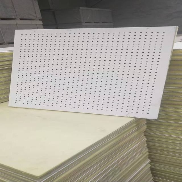 Conductivité thermique 0,16 W/MK et carreaux de plafond flexibles pour la décoration intérieure