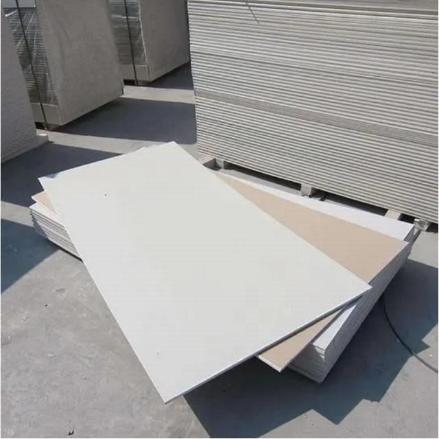 Plafond de faux carreaux de plâtre en plâtre en plâtre en plâtre recouvert de papier peint à l'arrière et à la surface